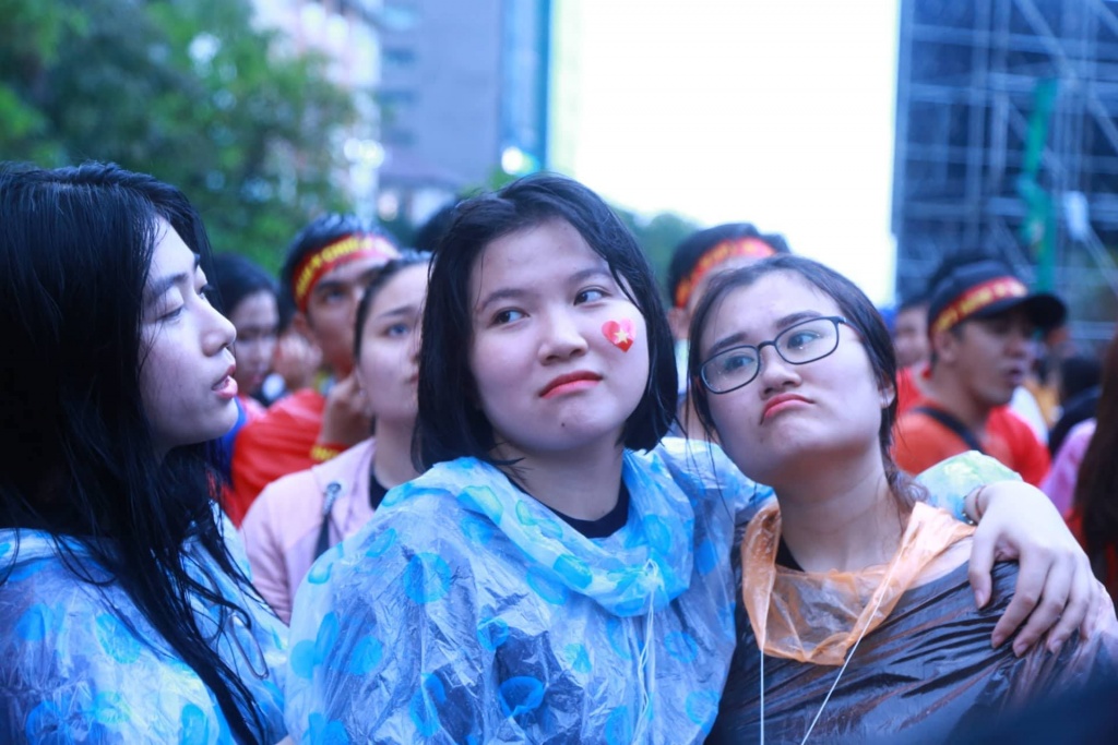 live khong khi da tram lang di doi chut sau khi u23 han quoc co ban thang thu 3 vao luoi u23 viet nam