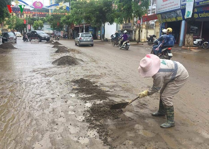 anh giao thong nhieu noi tai son la bi te liet hoan toan vi mua lu