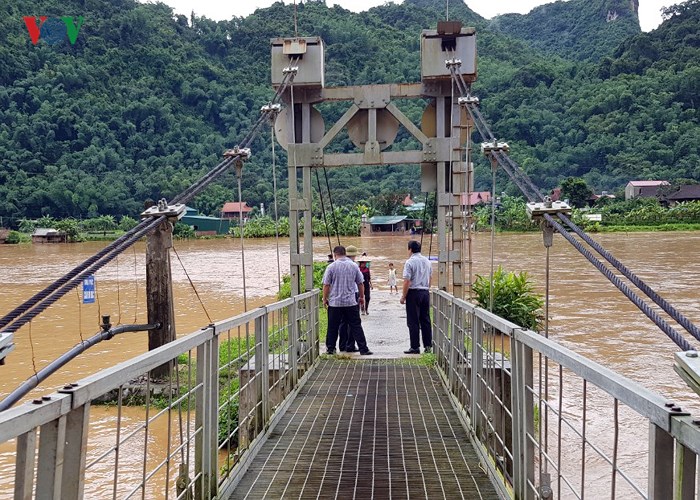 anh giao thong nhieu noi tai son la bi te liet hoan toan vi mua lu