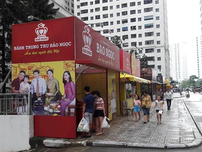 cu den trung thu hang loat hieu banh lai lan chiem via he