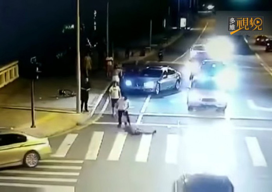 vu chem nguoi do tu ve o trung quoc nguoi di xe dap thoat toi
