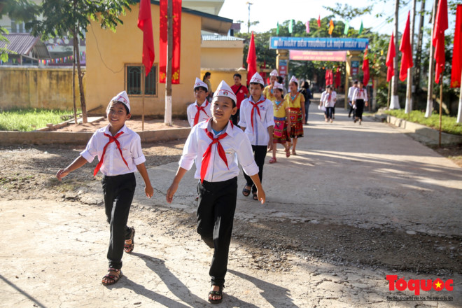 tung bung le khai giang noi ron lu chuong my ha noi