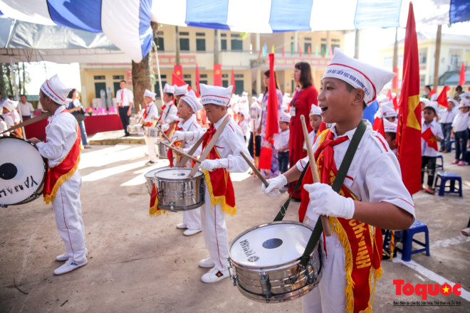 tung bung le khai giang noi ron lu chuong my ha noi