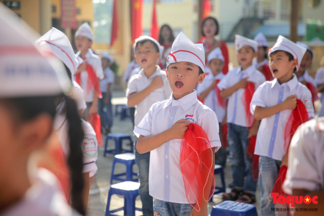 tung bung le khai giang noi ron lu chuong my ha noi