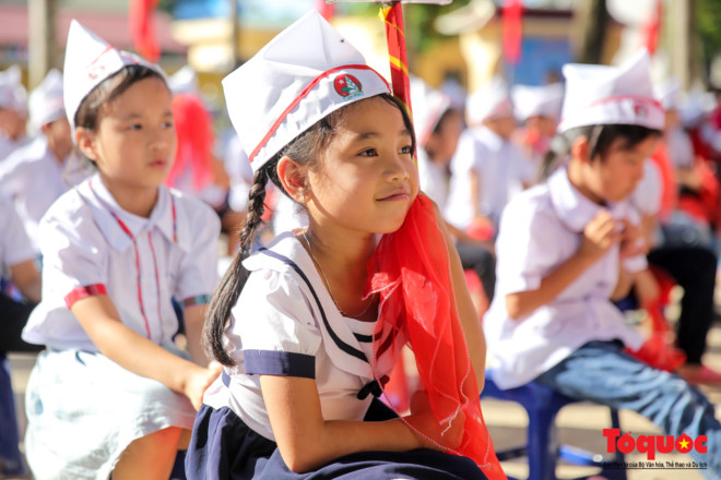 tung bung le khai giang noi ron lu chuong my ha noi