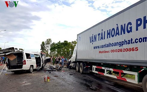 tranh tai nan tham khoc do tai xe lai qua gio chi dua vao luong tam