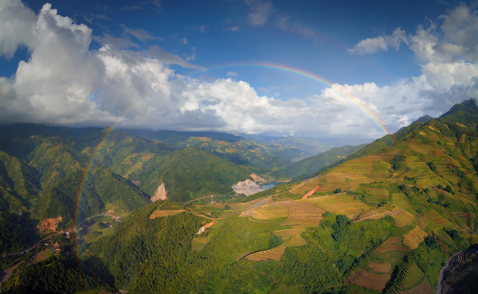 sac thu ruc ro trong mua vang mu cang chai