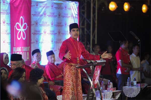bo truong malaysia dep nhu soai ca duoc van nguoi me tren mang xa hoi facebook