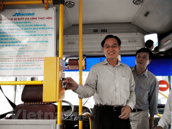 Hà Nội: Thí điểm dùng vé xe buýt điện tử đầu tiên vào 1/10 ha noi thi diem dung ve xe buyt dien tu dau tien vao 110