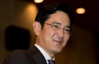 ong kim jong un ra san bay don tong thong han quoc