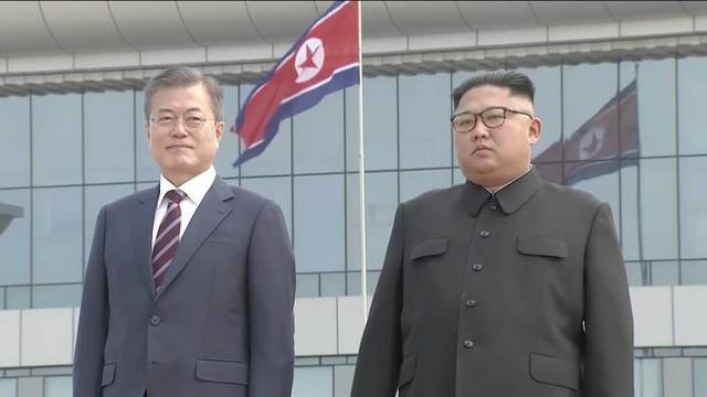 ong kim jong un ra san bay don tong thong han quoc