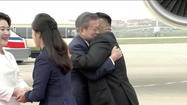ong kim jong un ra san bay don tong thong han quoc