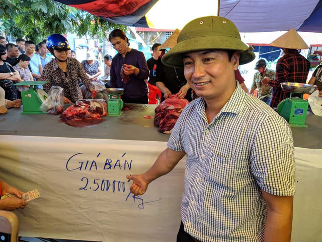 bien nguoi doi mua xem cac ong trau dau vat