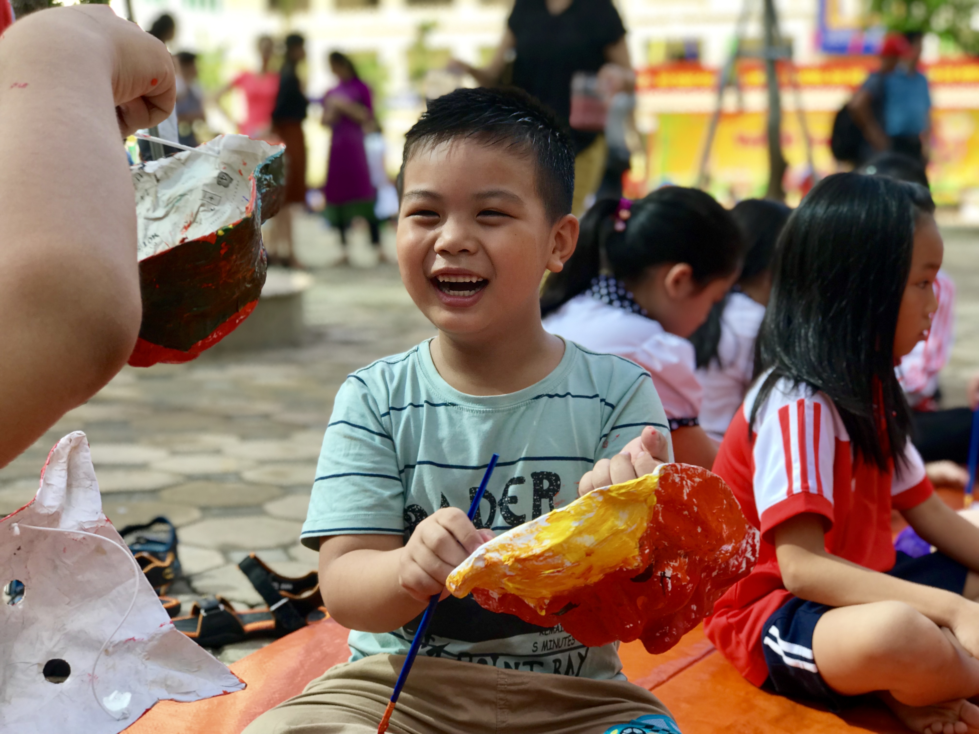 Học sinh Hà Nội vẽ mặt nạ giấy bồi siêu sặc sỡ nhân mùa Trung thu hoc sinh ha noi ve mat na giay boi sieu sac so nhan mua trung thu