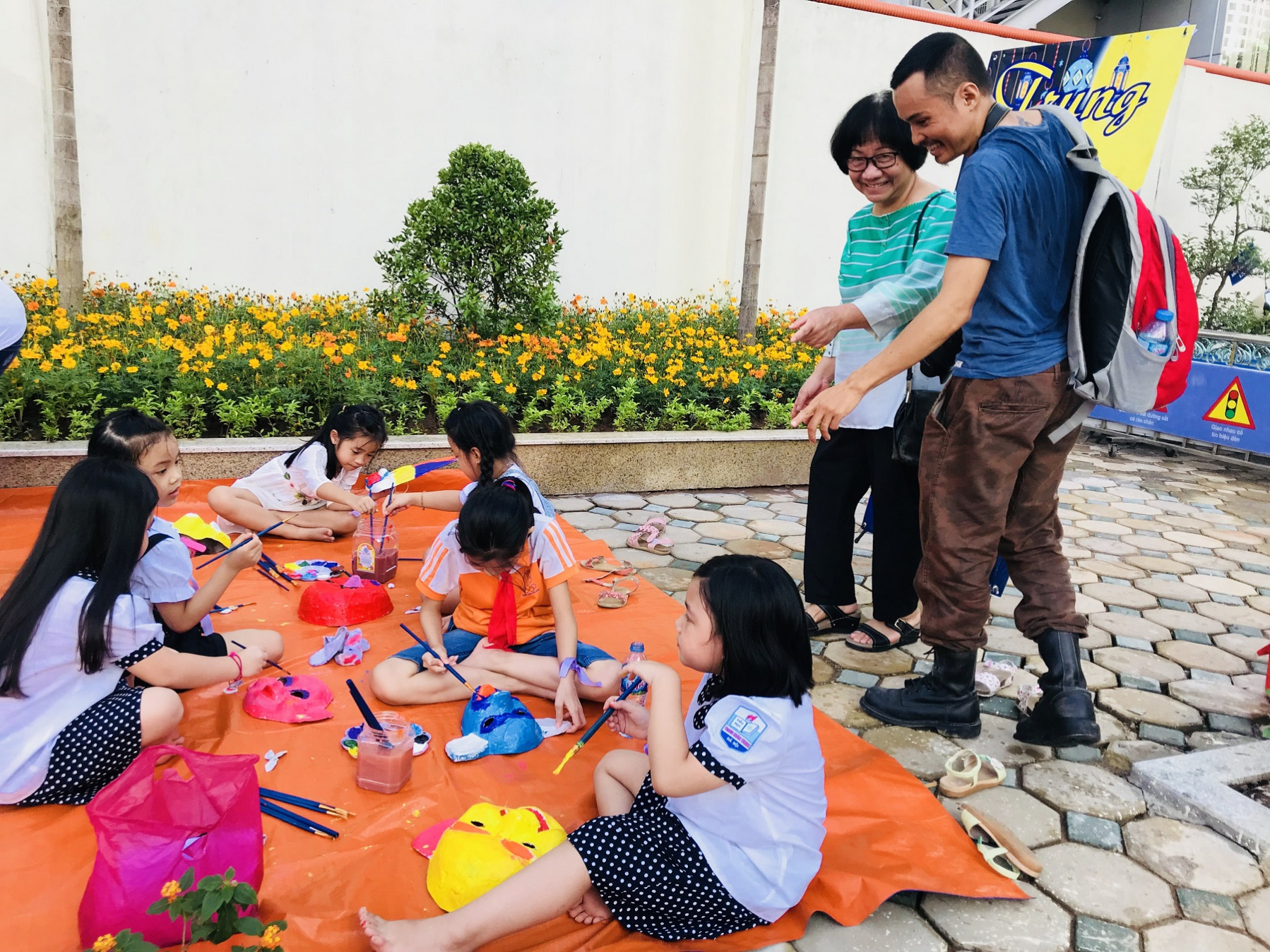 Học sinh Hà Nội vẽ mặt nạ giấy bồi siêu sặc sỡ nhân mùa Trung thu hoc sinh ha noi ve mat na giay boi sieu sac so nhan mua trung thu