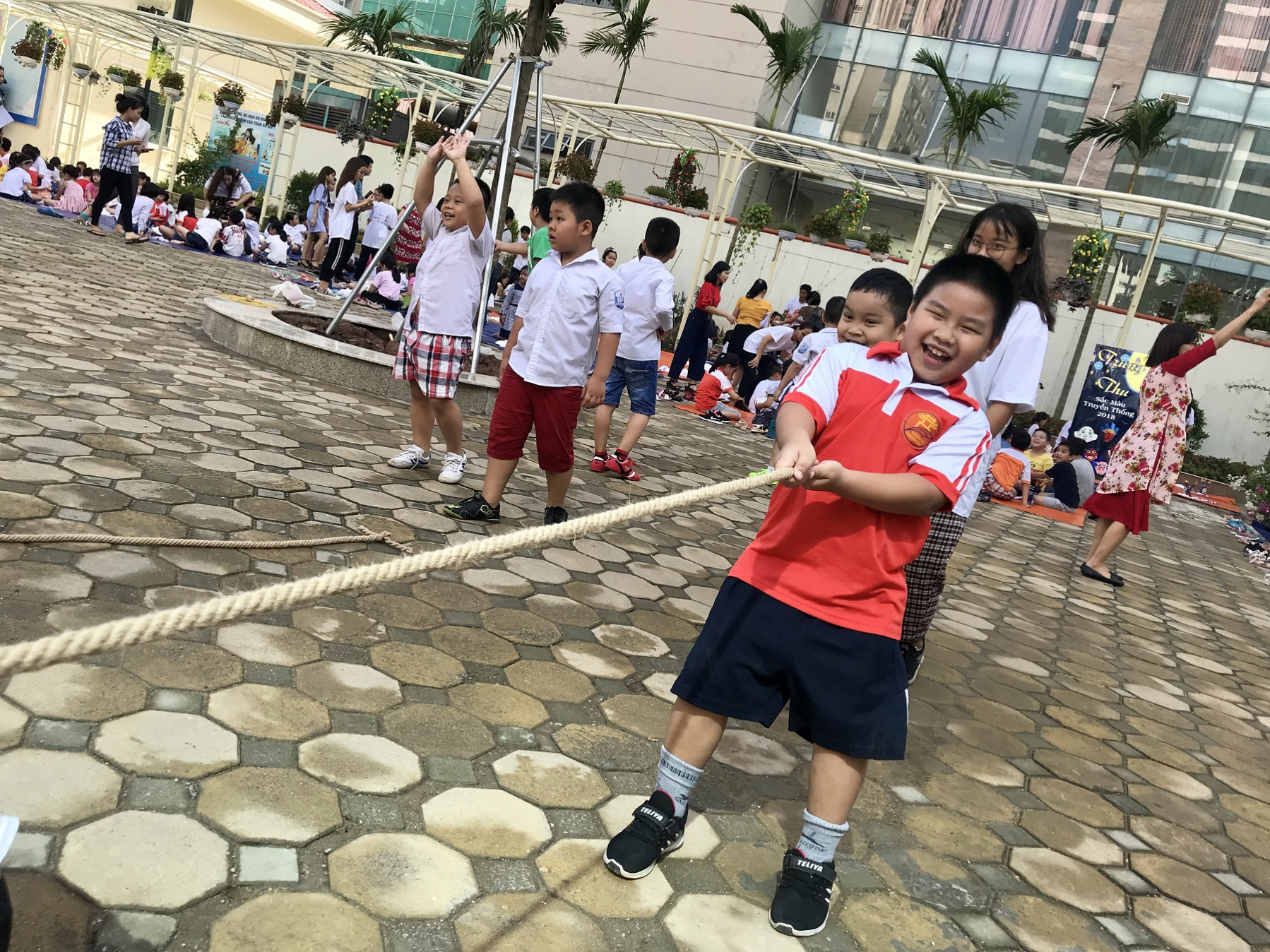 Học sinh Hà Nội vẽ mặt nạ giấy bồi siêu sặc sỡ nhân mùa Trung thu hoc sinh ha noi ve mat na giay boi sieu sac so nhan mua trung thu