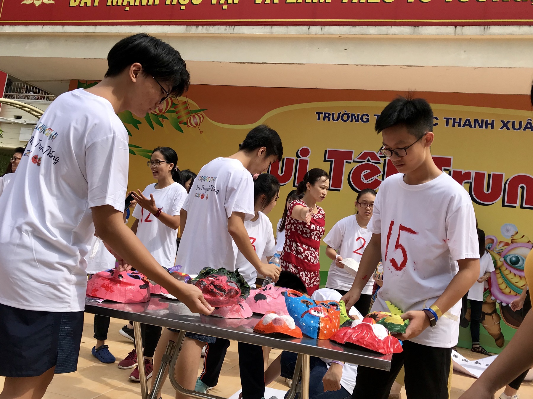 Học sinh Hà Nội vẽ mặt nạ giấy bồi siêu sặc sỡ nhân mùa Trung thu hoc sinh ha noi ve mat na giay boi sieu sac so nhan mua trung thu