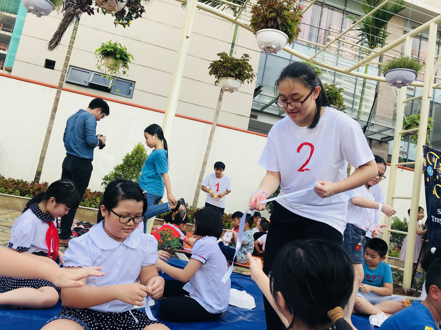Học sinh Hà Nội vẽ mặt nạ giấy bồi siêu sặc sỡ nhân mùa Trung thu hoc sinh ha noi ve mat na giay boi sieu sac so nhan mua trung thu