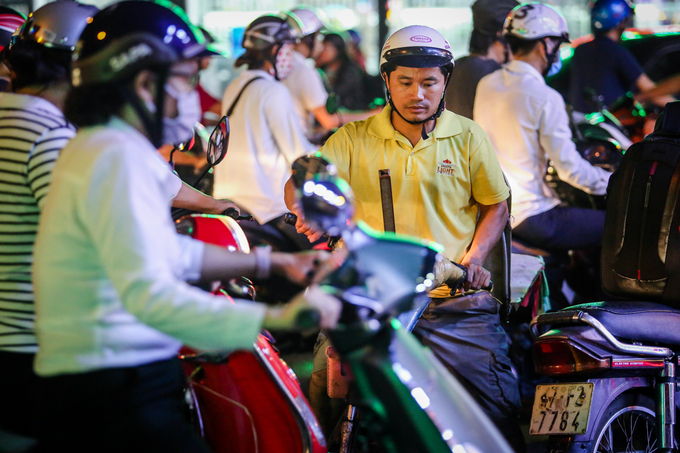 giao thong trung tam sai gon ket cung trong chieu mua