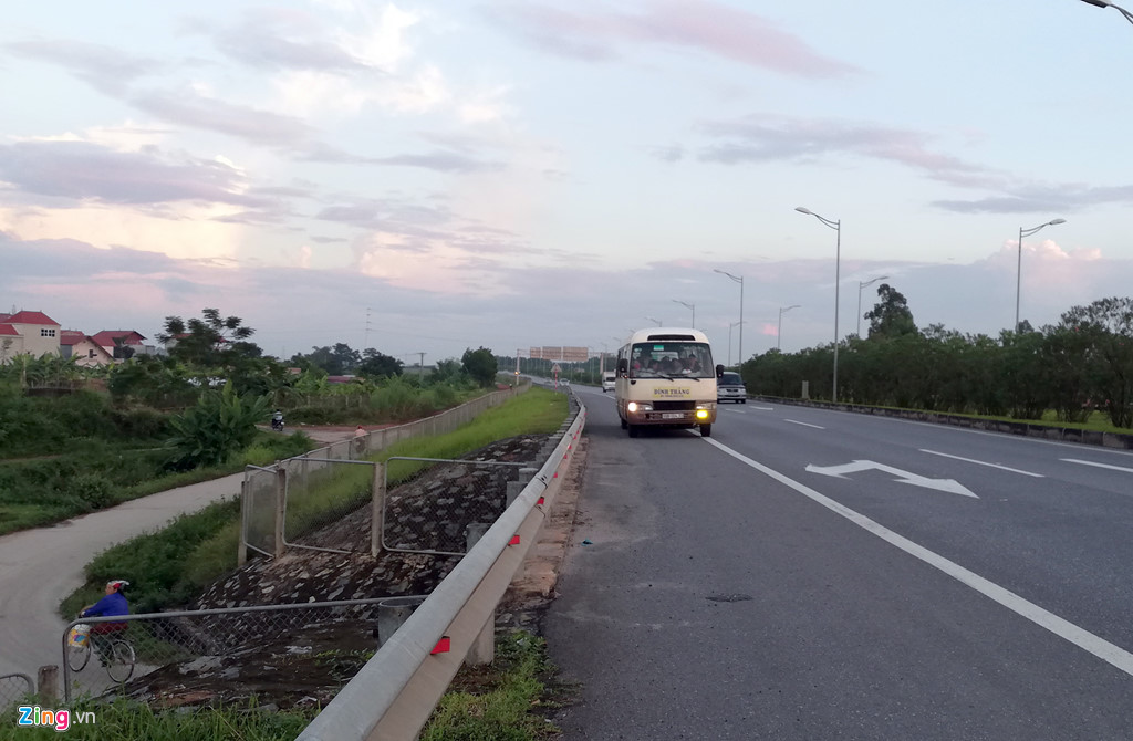 hien truong vu tai xe lexus bi tong chet khi dung xe tren cao toc
