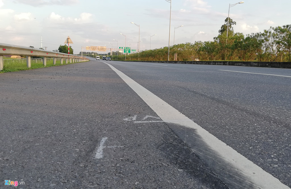 hien truong vu tai xe lexus bi tong chet khi dung xe tren cao toc