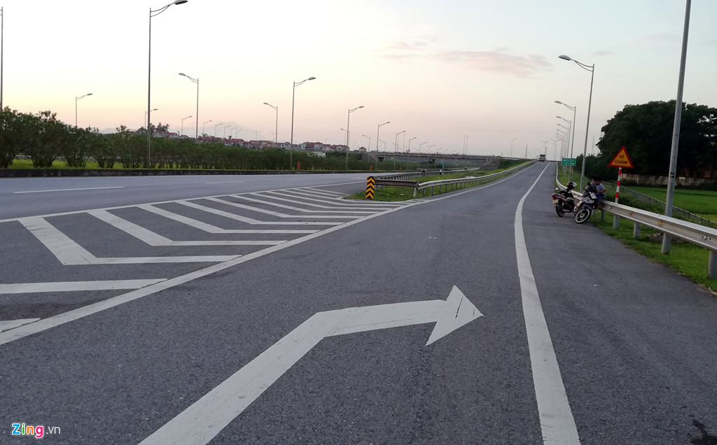 hien truong vu tai xe lexus bi tong chet khi dung xe tren cao toc