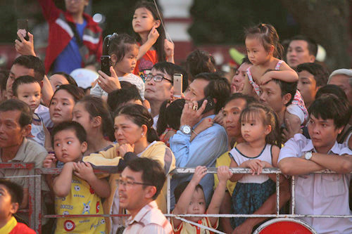 anh mat tre tho say dam dieu mua lan mung trung thu