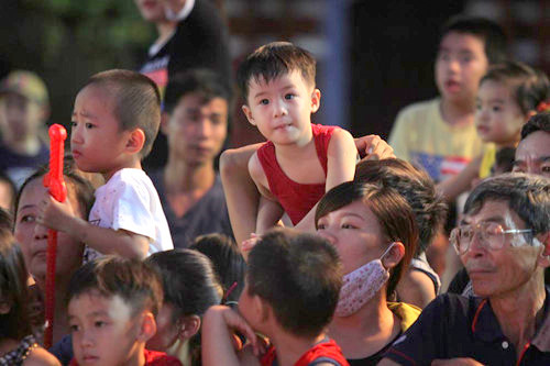 anh mat tre tho say dam dieu mua lan mung trung thu