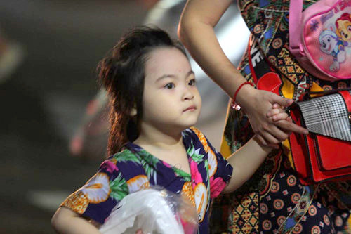 anh mat tre tho say dam dieu mua lan mung trung thu