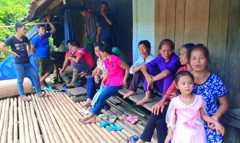 Cô dâu 61 tuổi lội suối, băng rừng, hạnh phúc về nhà chồng trẻ co dau 61 tuoi loi suoi bang rung hanh phuc ve nha chong tre