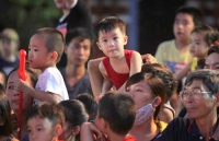 neu chua thay trung thu ve hay den pho hang ma tham quan
