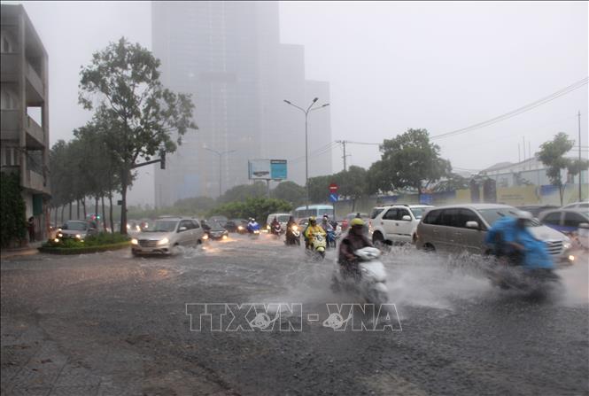 mua lon tren dien rong gay ngap nhieu khu vuc trung thap tai tp ho chi minh