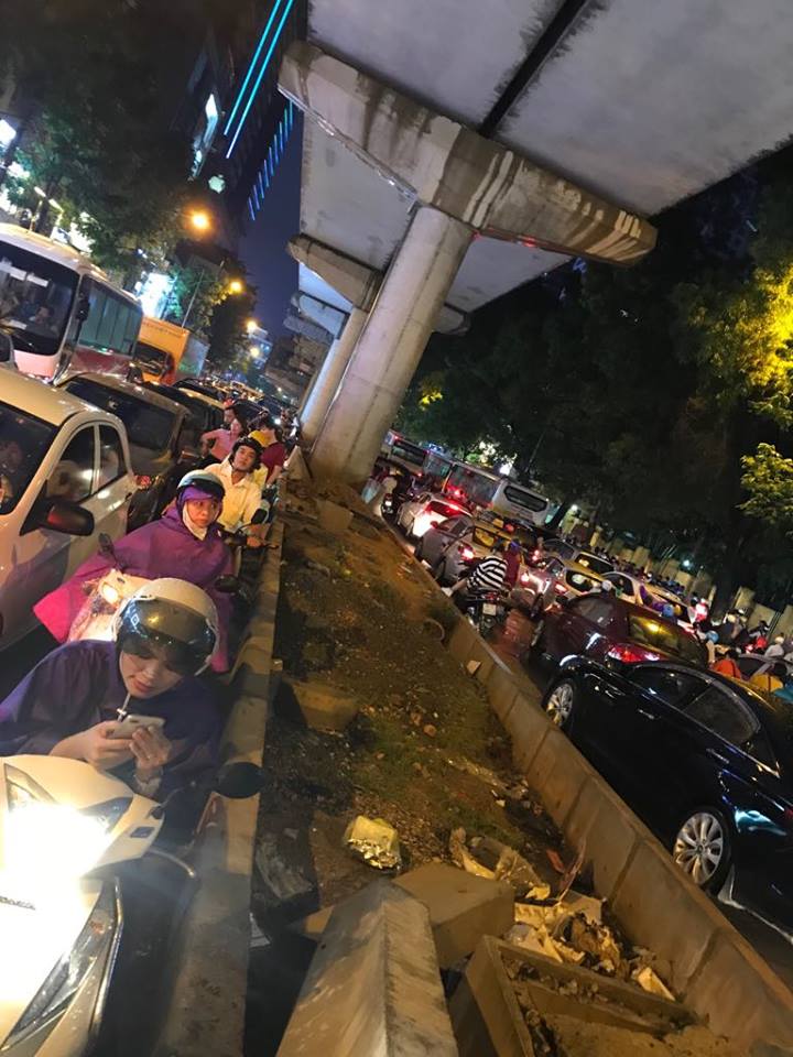 mua lon gio tan tam khien ha noi ngap nang va tac duong nghiem trong