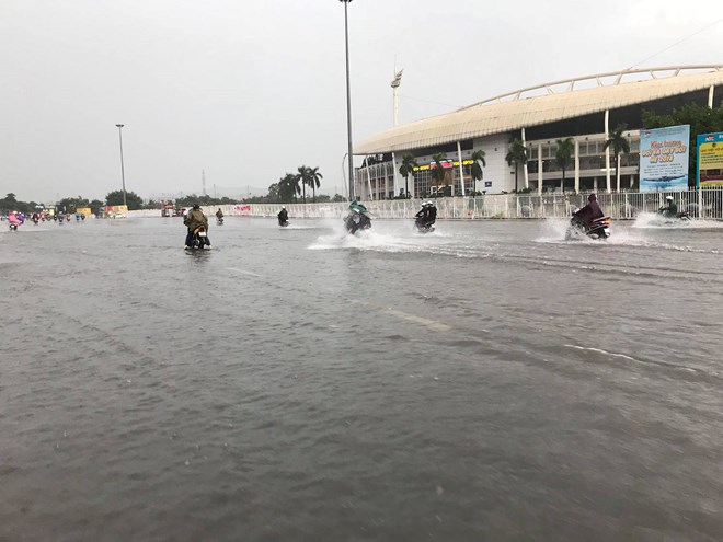 mua lon gio tan tam khien ha noi ngap nang va tac duong nghiem trong
