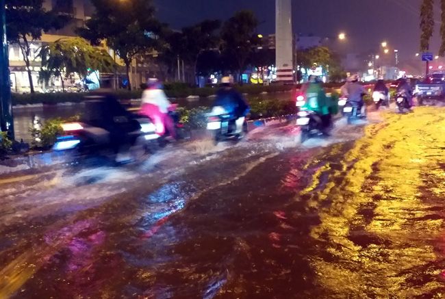 sai gon sau con mua lon keo dai 4 gio ngap sau tren nhieu tuyen pho khien giao thong te liet