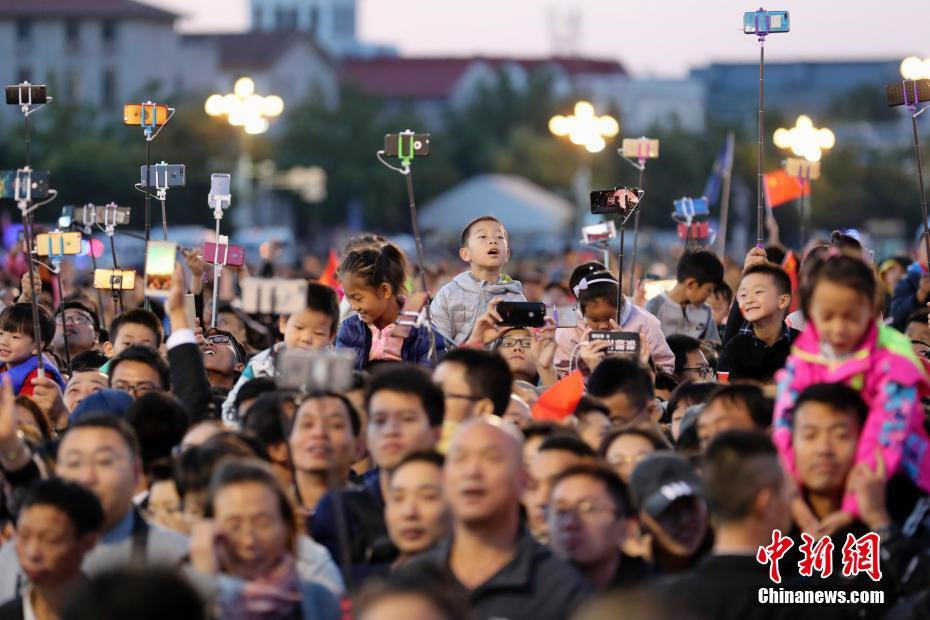 tuan le vang quoc khanh trung quoc nua dat nuoc di chuyen