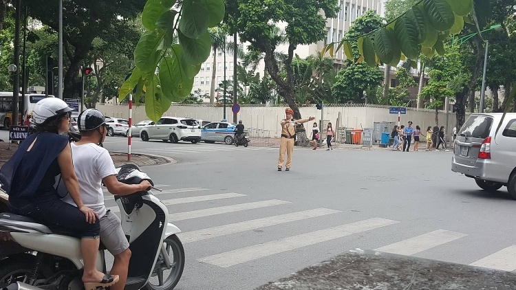 phan luong giao thong trong hai ngay le quoc tang nguyen tong bi thu do muoi