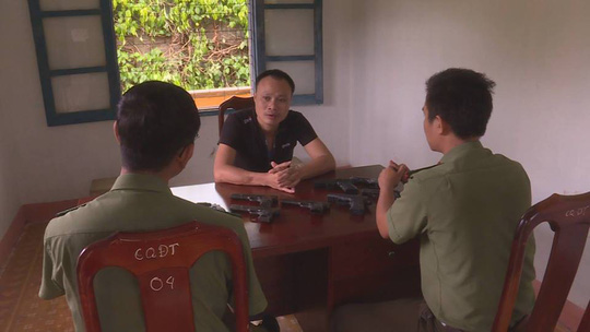 xem xet ky luat lanh dao cong an huyen vi de cap duoi lay trom sung