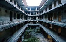 Những công trình tiền tỉ bỏ hoang