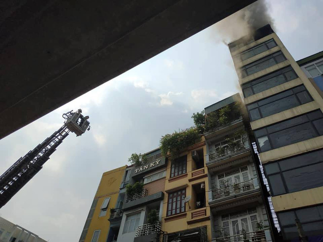 ha noi ngoi nha 9 tang tren pho hao nam boc chay du doi