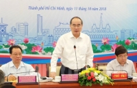 bi thu thanh uy nguyen thien nhan cung nguoi dan don rac tren kenh rach lang