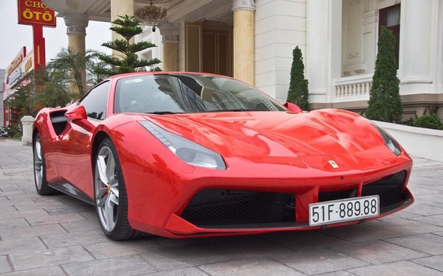 sieu xe ferrari 16 ti cua tuan hung tren pho va o cac su kien