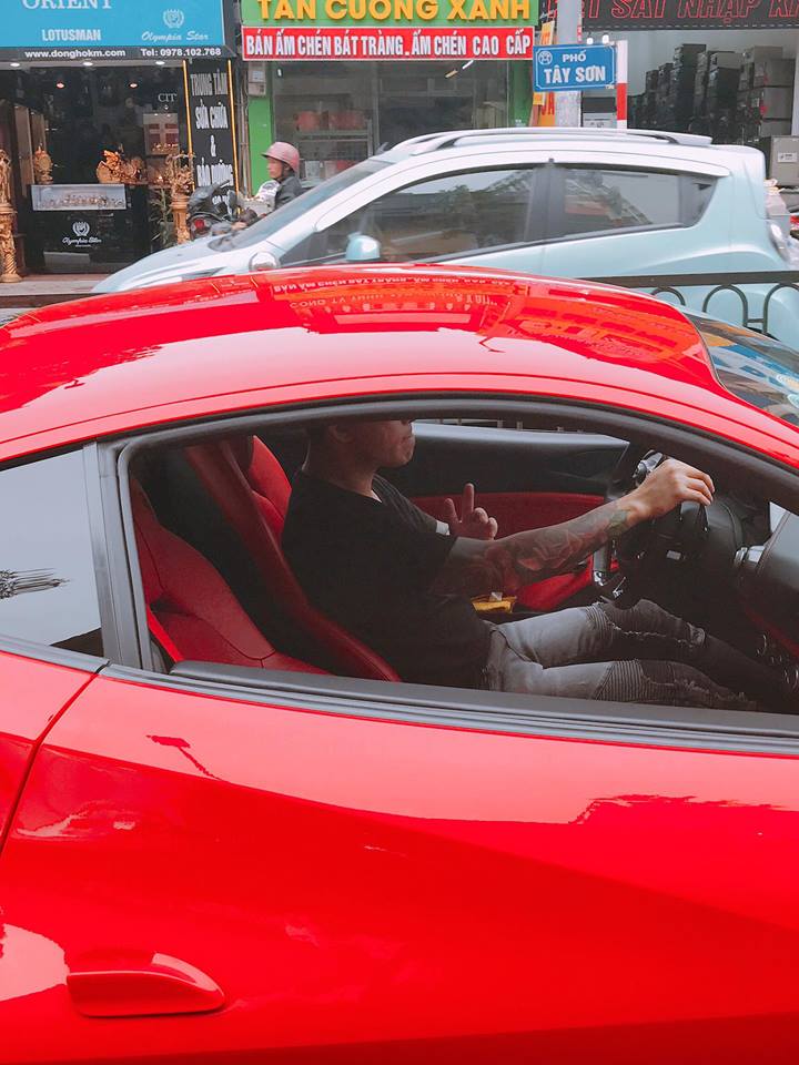 sieu xe ferrari 16 ti cua tuan hung tren pho va o cac su kien