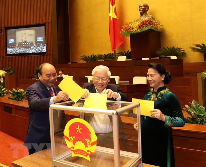 hinh anh cac dai bieu quoc hoi bo phieu bau chu tich nuoc