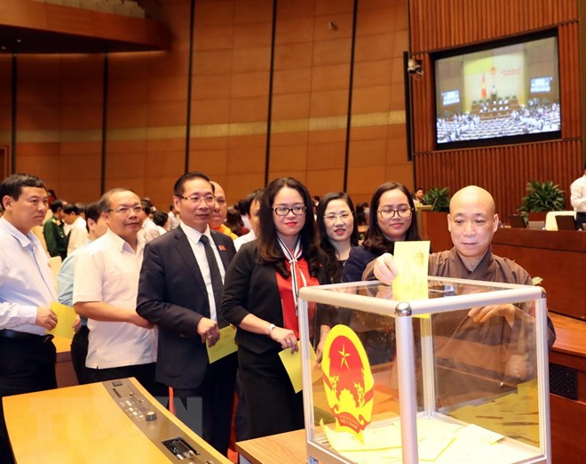 hinh anh cac dai bieu quoc hoi bo phieu bau chu tich nuoc