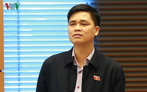nu sinh nem con o linh dam dbqh lo ngai cho dao duc xa hoi hien nay