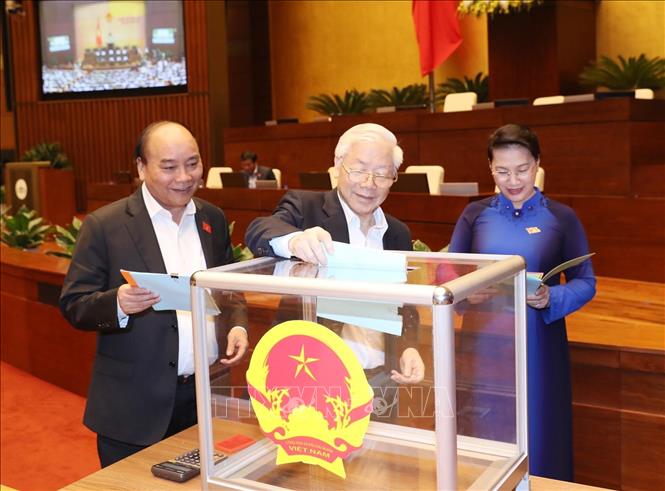 hinh anh quoc hoi bo phieu tin nhiem doi voi 48 chuc danh