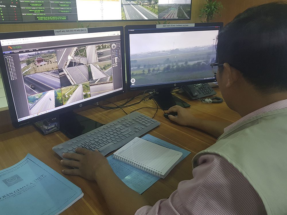 xe khach chong vo tren cao toc ha noi hai phong nhieu nguoi nhap vien