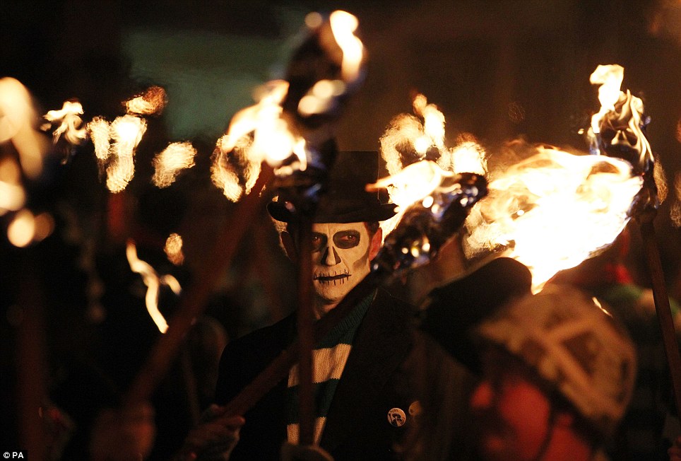 nhung le hoi halloween rung ron va dang so nhat the gioi