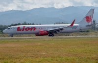 may bay boeing lao qua duong bang dam thung hang rao